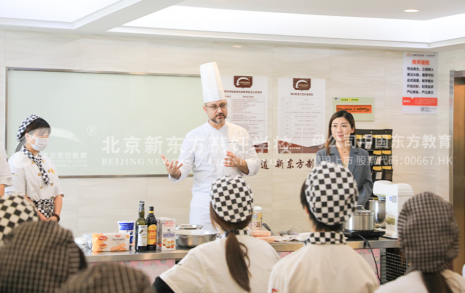 美女日逼网战北京新东方烹饪学校-学生采访